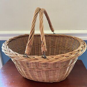 VTG Woven Honey Golden Basket with Collapsible Handles